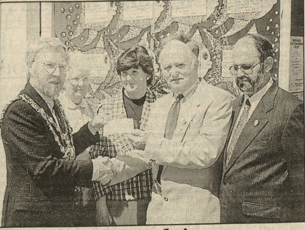May 1997 Bideford Mayor Barton shows support
