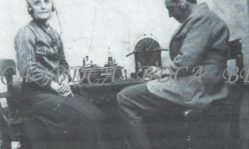 58   people listening to radio